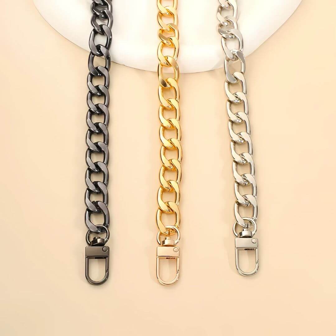 Apportez une touche d’élégance à votre sac avec la Serenity’Sangle, une sangle en acier inoxydable conçue pour durer. Robuste, tendance et disponible en 3 coloris raffinés, elle s’adapte à tous les styles. L’accessoire idéal pour personnaliser votre sac à