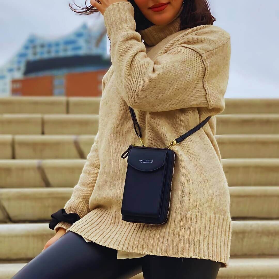 Le Serenity’Bag est le sac à main pour femme idéal : léger, fonctionnel et pensé pour vous accompagner partout. Son design épuré et intemporel s’harmonise avec toutes vos tenues, du look casual aux tenues les plus élégantes. Un allié de style qui allie co