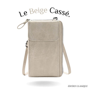 Le Serenity’Bag est le sac à main pour femme idéal : léger, fonctionnel et pensé pour vous accompagner partout. Son design épuré et intemporel s’harmonise avec toutes vos tenues, du look casual aux tenues les plus élégantes. Un allié de style qui allie confort et raffinement, sans jamais faire de compromis.